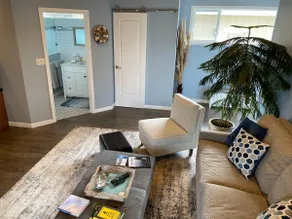 Adorable quiet guest house close to bike trail. - Image 4
