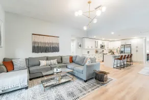 Home w/heated pool 10 mins to Clearwater Beach! - Image 3