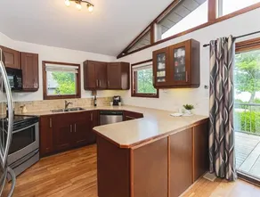 Adorable 4 bedrooms, 3 bathrooms 4-season cottage - Image 3