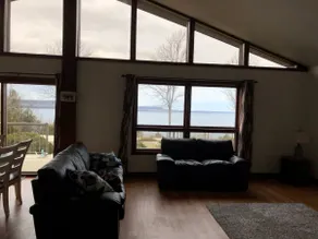 Adorable 4 bedrooms, 3 bathrooms 4-season cottage - Image 5