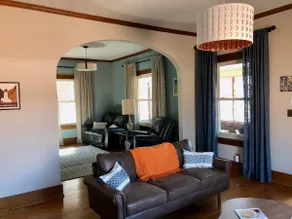 Charming Bungalow - Centrally Located - Image 2
