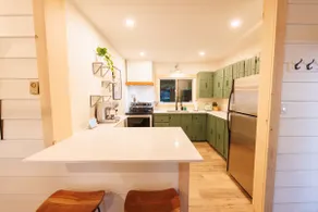 Lakefront Cozy Cottage full of Natural Light - Image 4