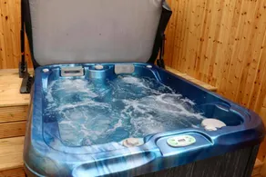 Pet Friendly Luxury Lodge with Hot Tub - Image 4