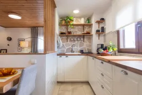 An ideal country house for couples to get away. - Image 3