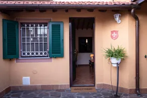 Detached house with patio - Image 2