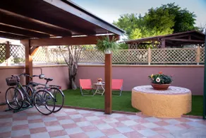 Detached house with patio - Image 5