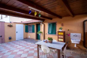 Detached house with patio - Image 3