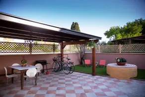 Detached house with patio - Image 4