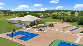 ** NEW 5 STAR HILL COUNTRY RETREAT ** - Image 4