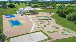 ** NEW 5 STAR HILL COUNTRY RETREAT ** - Image 3