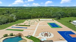 ** NEW 5 STAR HILL COUNTRY RETREAT ** - Image 2