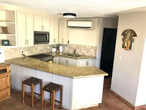 Lovely 2 bed/2bath in private gated community - Image 5