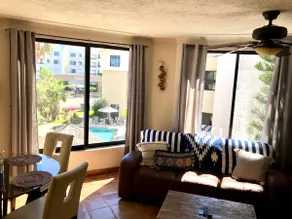 Lovely 2 bed/2bath in private gated community - Image 4