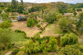 Amazing escape! Private pond+yard games+EV charger - Image 2
