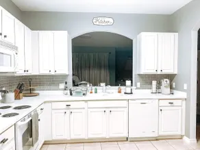 Newly Renovated Townhouse! 10 min from the beach - Image 4