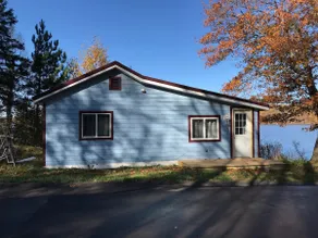 Amy’s Cozy Lakeside Cottage - Image 2