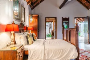 3 BHK Hidden Vintage Gem w Pvt POOL + BEACH 2 min - Image 2