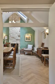Beautiful Cotswold Farmhouse on a private estate - Image 4