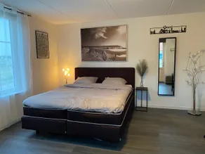 Beautiful guest suite with its own entrance and private bathroom - Image 4