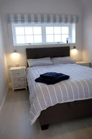 Private, newly renovated, one bed garden apartment - Image 2