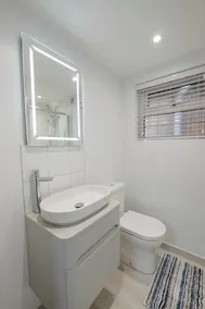 Private, newly renovated, one bed garden apartment - Image 4
