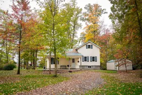 The Buss Stop | Cozy Country Cottage - Image 2