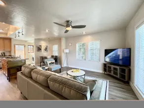 2 Bedroom Premium Elegant Suite/With Large Garden Lawn Front and Back Yard/Near Santana Row - Image 4