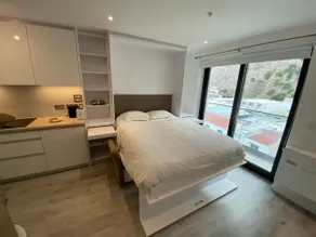 Modern Studio Apartment at The Hub - Rock View, Close to Spain and Airport - Image 3