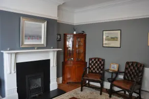 Beautiful and Spacious House Close to The Beach - Image 4