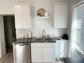 All New Remodeled 3 bedroom 2nd floor apartment - Image 3
