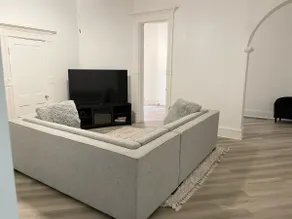 All New Remodeled 3 bedroom 2nd floor apartment - Image 5