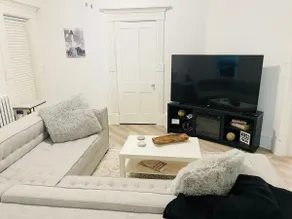 All New Remodeled 3 bedroom 2nd floor apartment - Image 4