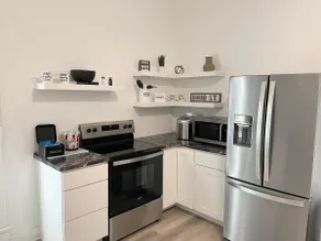All New Remodeled 3 bedroom 2nd floor apartment - Image 2