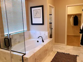 Comfy 4BR House w/AC for Family or Business - Image 5