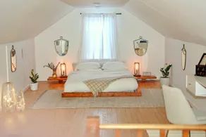 Countryside Villa on 13 Acres with Outdoor Hot Tub - Image 4