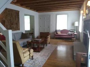 Centrally located Pickett Hill house - Image 2