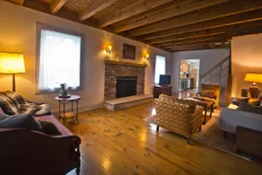 Centrally located Pickett Hill house - Image 3