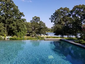 Bayfront 1BR/2BR detached guesthouse with pool - Image 4