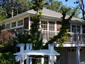 Bayfront 1BR/2BR detached guesthouse with pool - Image 5