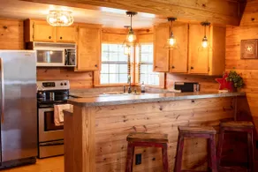 Charming Country Cabin in Quaint Texas Town - Image 5