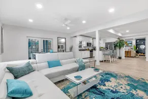 Blue Beach Bungalow - Image 2
