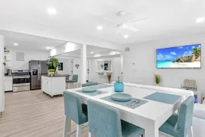 Blue Beach Bungalow - Image 5
