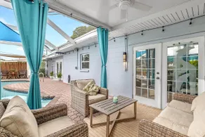 Blue Beach Bungalow - Image 4