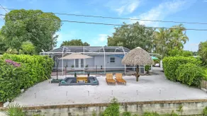 Blue Beach Bungalow - Image 3