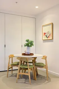 Central 2-Bed Apartment with Parking, Pool and Gym - Image 3