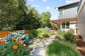 Comfortable, private studio three blocks to downtown - Image 2