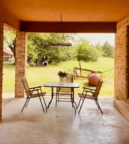 D bar D farmhouse - Image 4