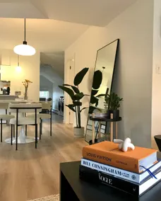 The Retreat on Randolph a modern upper duplex unit - Image 5