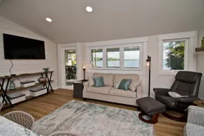 ”Once Upon A Tide” Waterfront cottage - Image 4