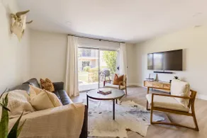 Arcadia Hideaway- A family-owned townhome - Image 2
